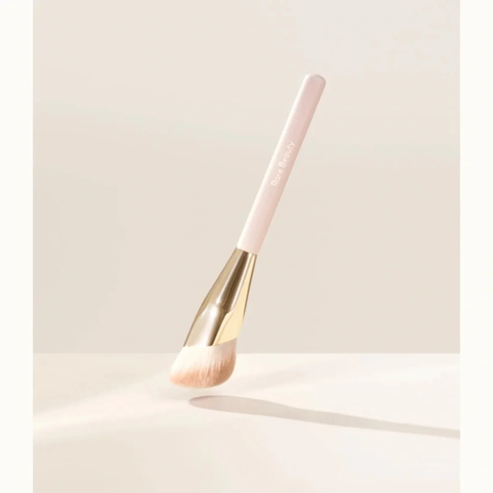 NWT Rare Beauty Liquid Touch Foundation Brush